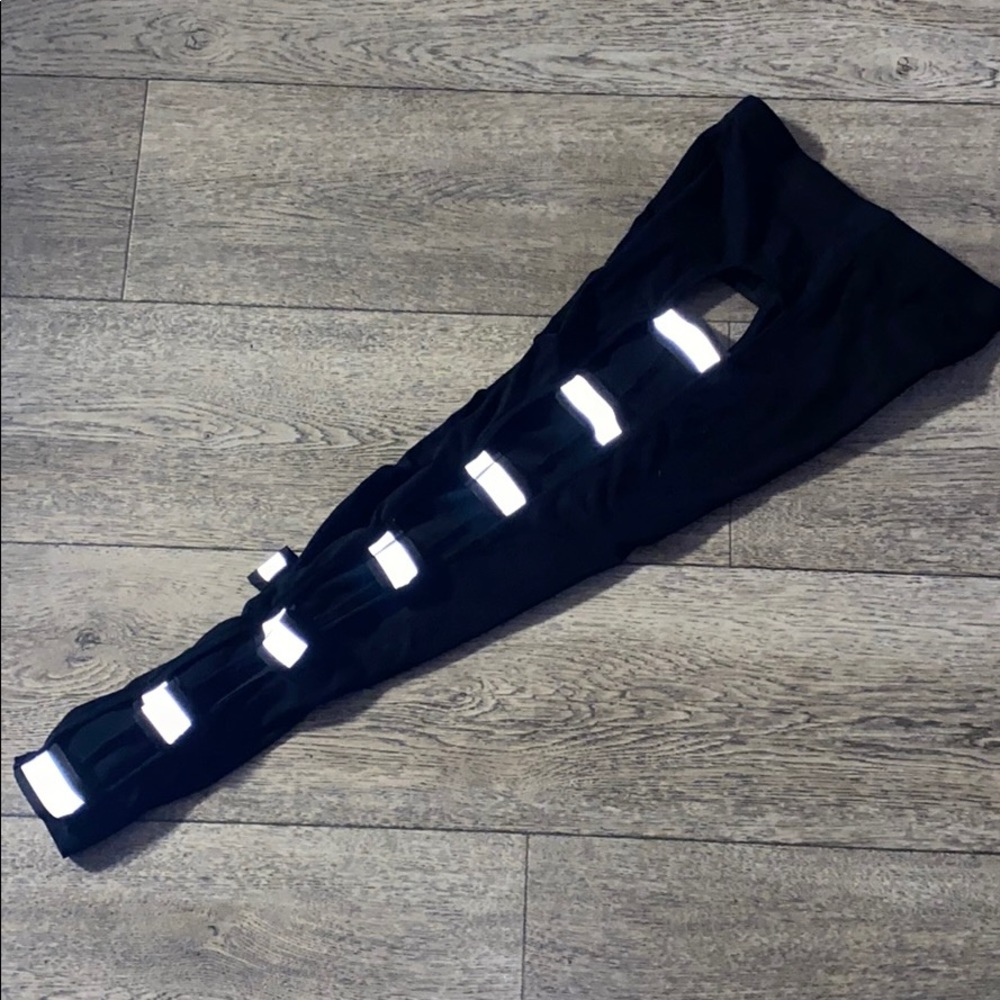 Super adorable cutout leggings, M